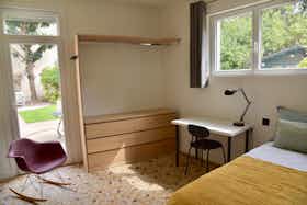 Private room for rent for €948 per month in Bagneux, Place de la République