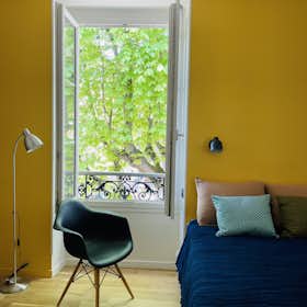 Private room for rent for €990 per month in Bagneux, Place de la République