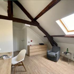 Private room for rent for €1,150 per month in Bagneux, Place de la République