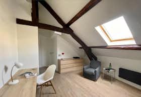 Private room for rent for €990 per month in Bagneux, Place de la République