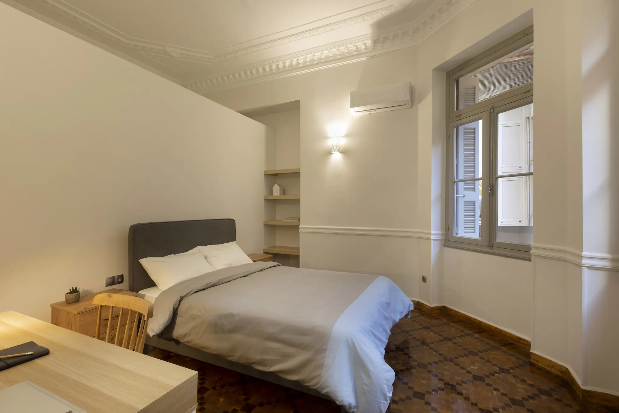 Derigny, Athens preview