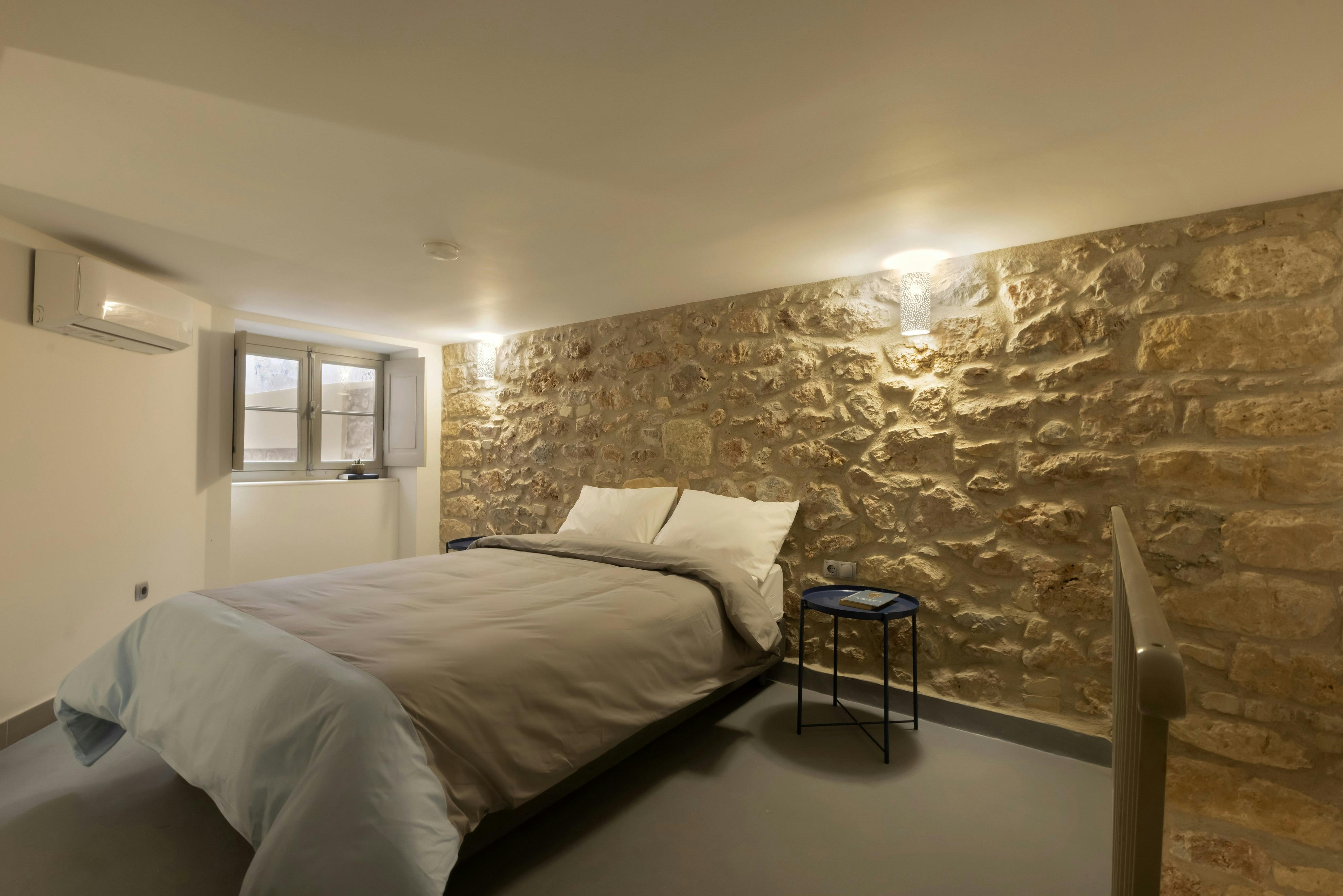 Derigny, Athens preview