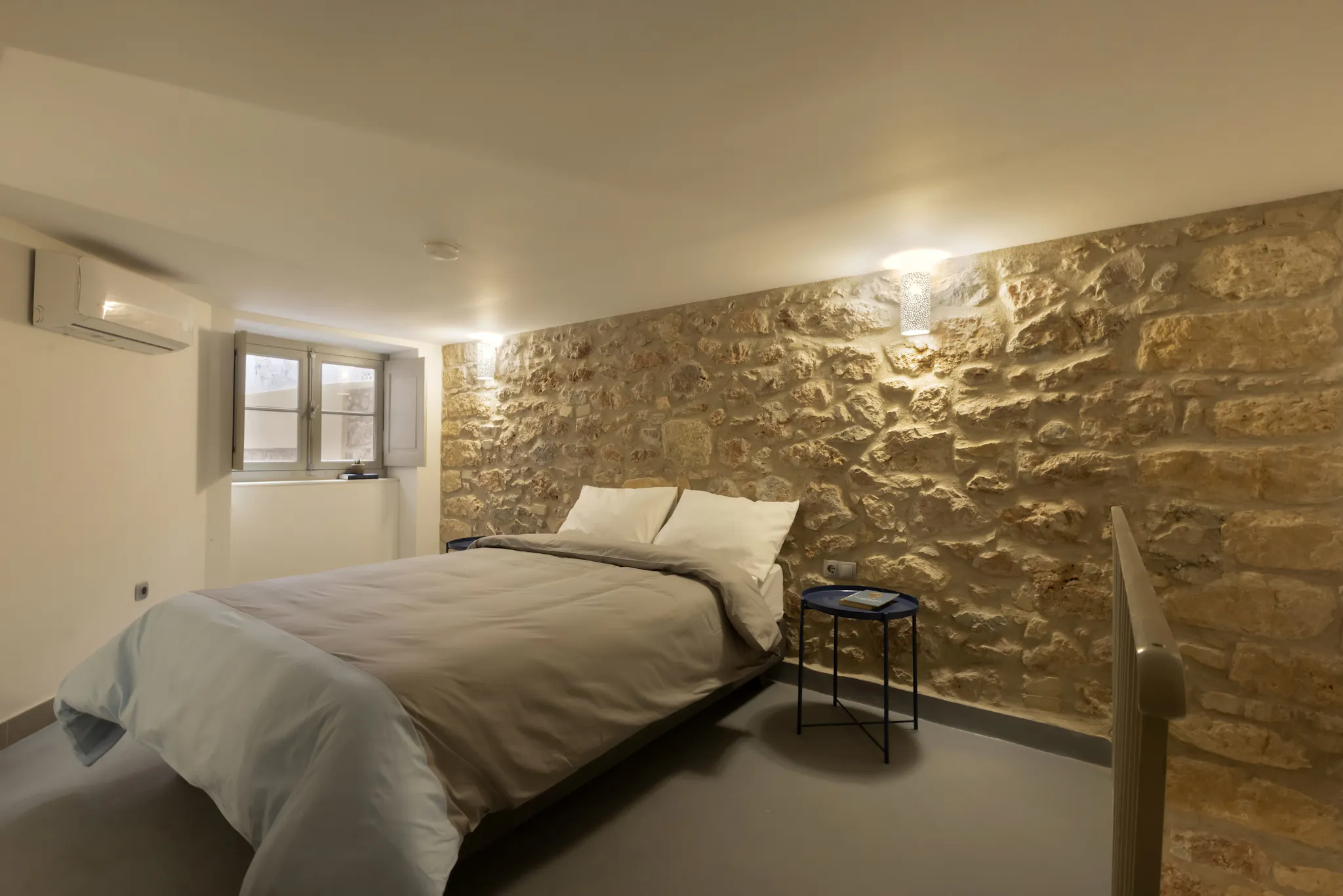 Derigny, Athens preview