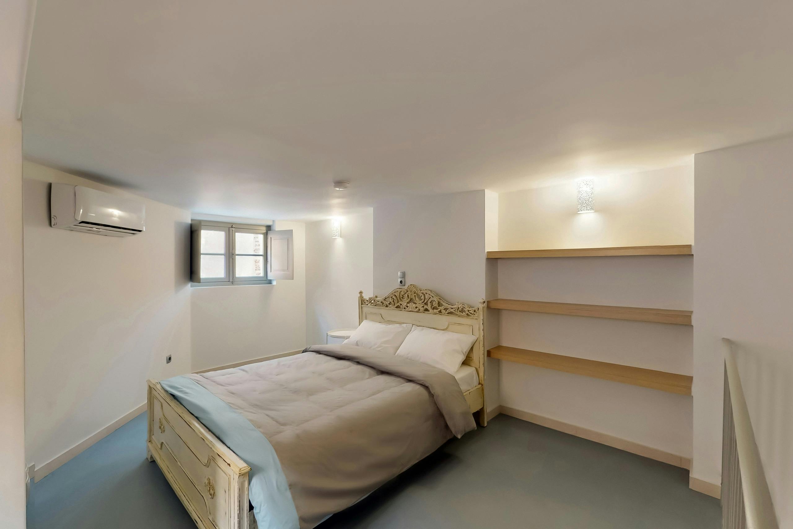 Derigny, Athens preview