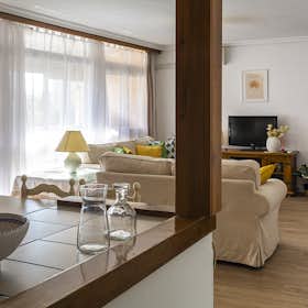 Apartment for rent for €1,900 per month in Sevilla, Avenida Alcalde Juan Fernández