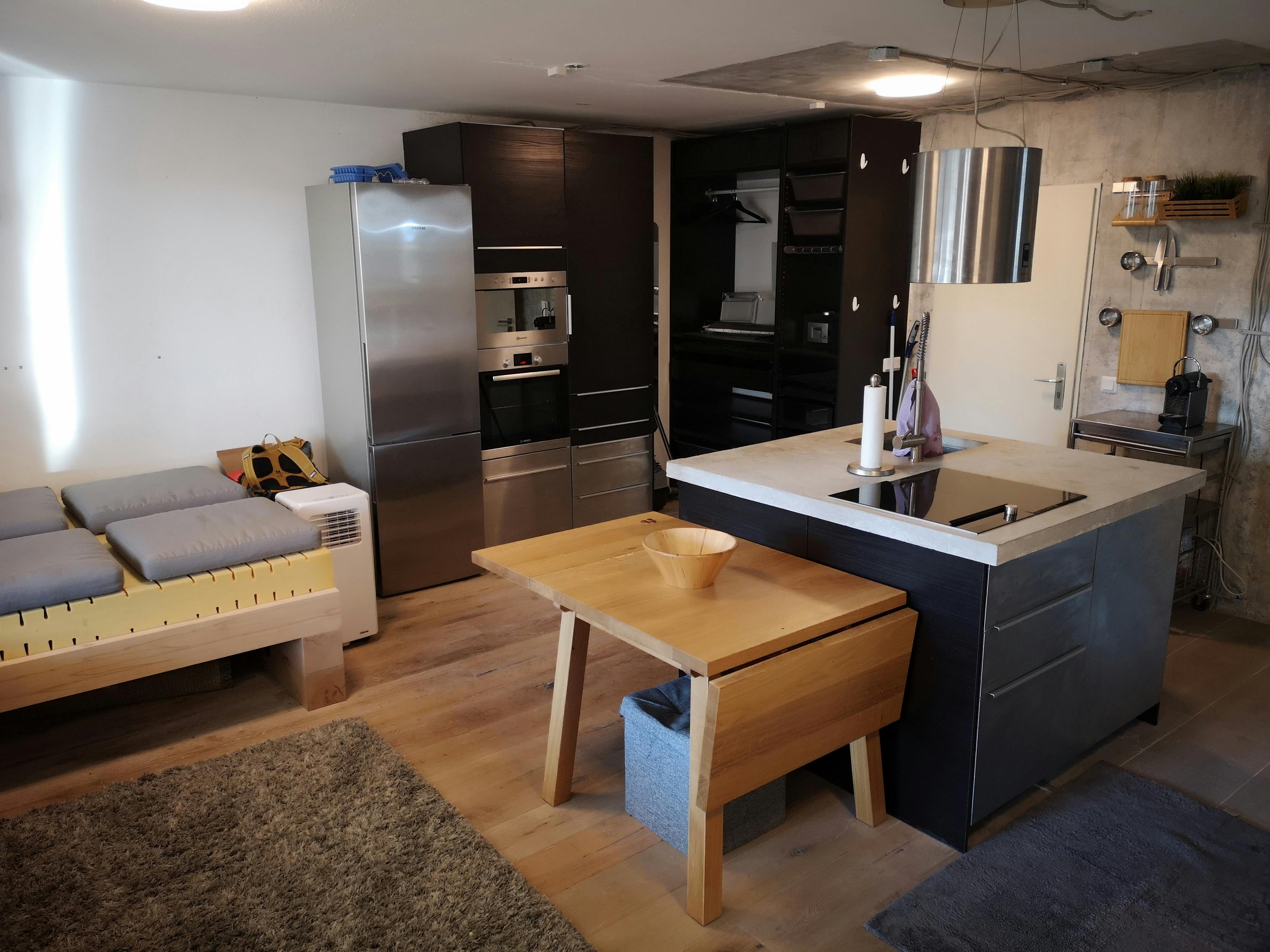 Studio for rent for €1,350 per month in Stuttgart, Hasenbergsteige