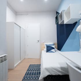 Private room for rent for €640 per month in Barcelona, Ronda de Sant Pere