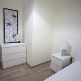 Private room for rent for €450 per month in Lisbon, Rua Carvalho Araújo