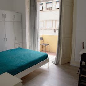 Private room for rent for €600 per month in Lisbon, Rua Carvalho Araújo