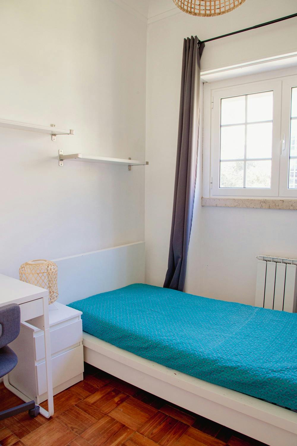 Privat rum att hyra för 355 € i månaden i Lisbon, Avenida Dom Rodrigo da Cunha