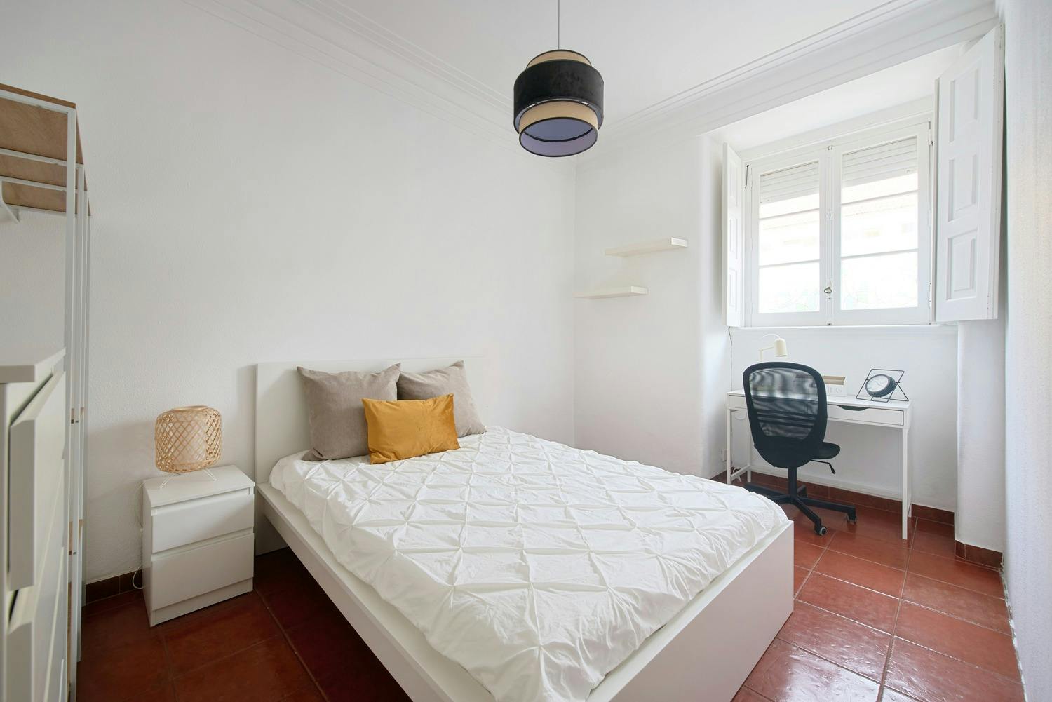 Private room for rent for €475 per month in Lisbon, Rua Actor Vale
