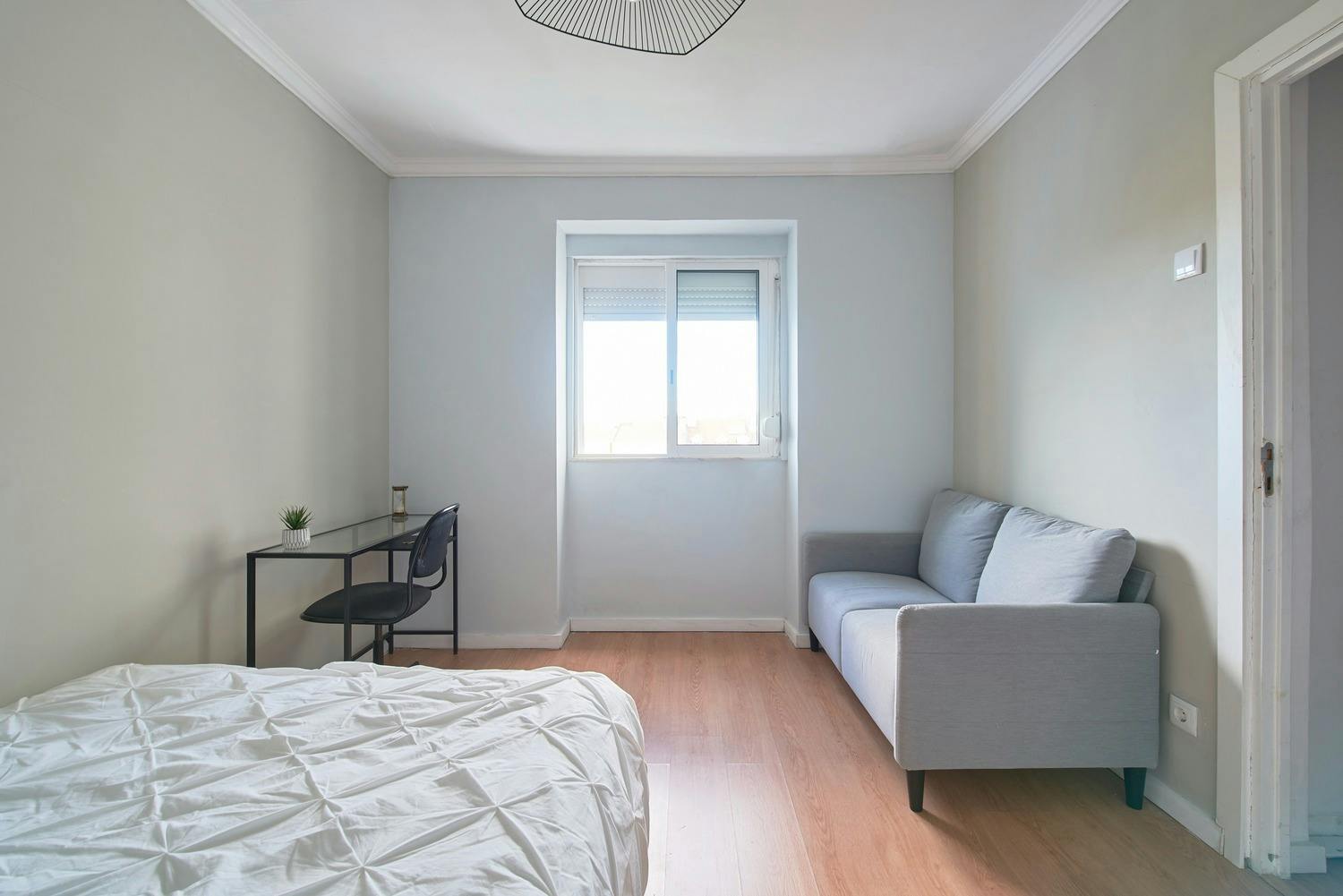 Private room for rent for €605 per month in Lisbon, Rua Actor Vale