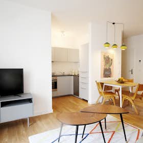 Apartment for rent for €2,300 per month in Berlin, Chausseestraße