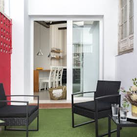 Apartment for rent for €2,300 per month in Sevilla, Calle Cristo del Buen Viaje