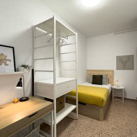 Private room for rent for €635 per month in Barcelona, Carrer de Sardenya