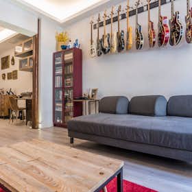 Apartment for rent for €3,750 per month in Madrid, Calle de Atocha