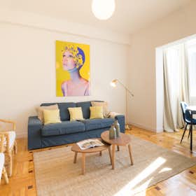 Apartment for rent for €3,024 per month in Madrid, Calle de Santiago Bernabéu