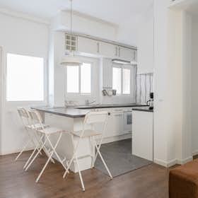 Apartment for rent for €2,052 per month in Madrid, Calle Aviador Zorita