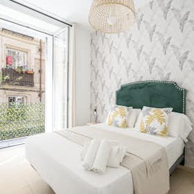 Apartment for rent for €2,800 per month in Madrid, Calle de las Infantas