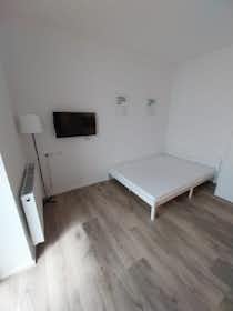 单间公寓 正在以 €990 的月租出租，其位于 Stuttgart, Neckarstraße