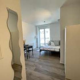 单间公寓 正在以 €950 的月租出租，其位于 Stuttgart, Neckarstraße