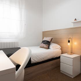 Private room for rent for €600 per month in Madrid, Calle de Fernández de los Ríos