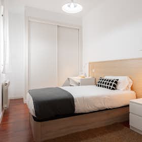 Private room for rent for €600 per month in Madrid, Calle de Fernández de los Ríos