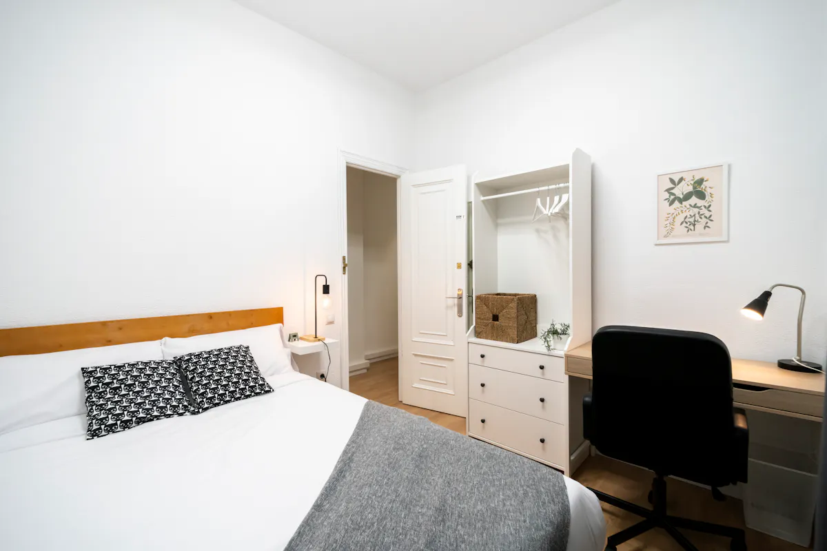 Private room in Carrer de Sant Vicent Màrtir, Valencia (1310037) ROOM