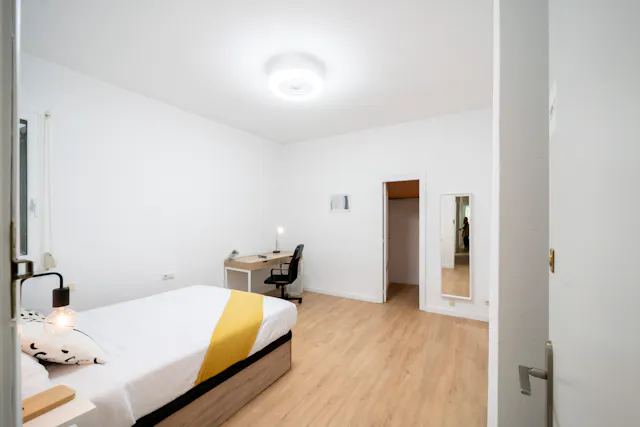 Private room in Carrer de Sant Vicent Màrtir, Valencia (1310043) room image 2