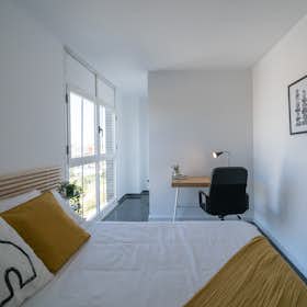 Private room for rent for €545 per month in Valencia, Carrer Serpis