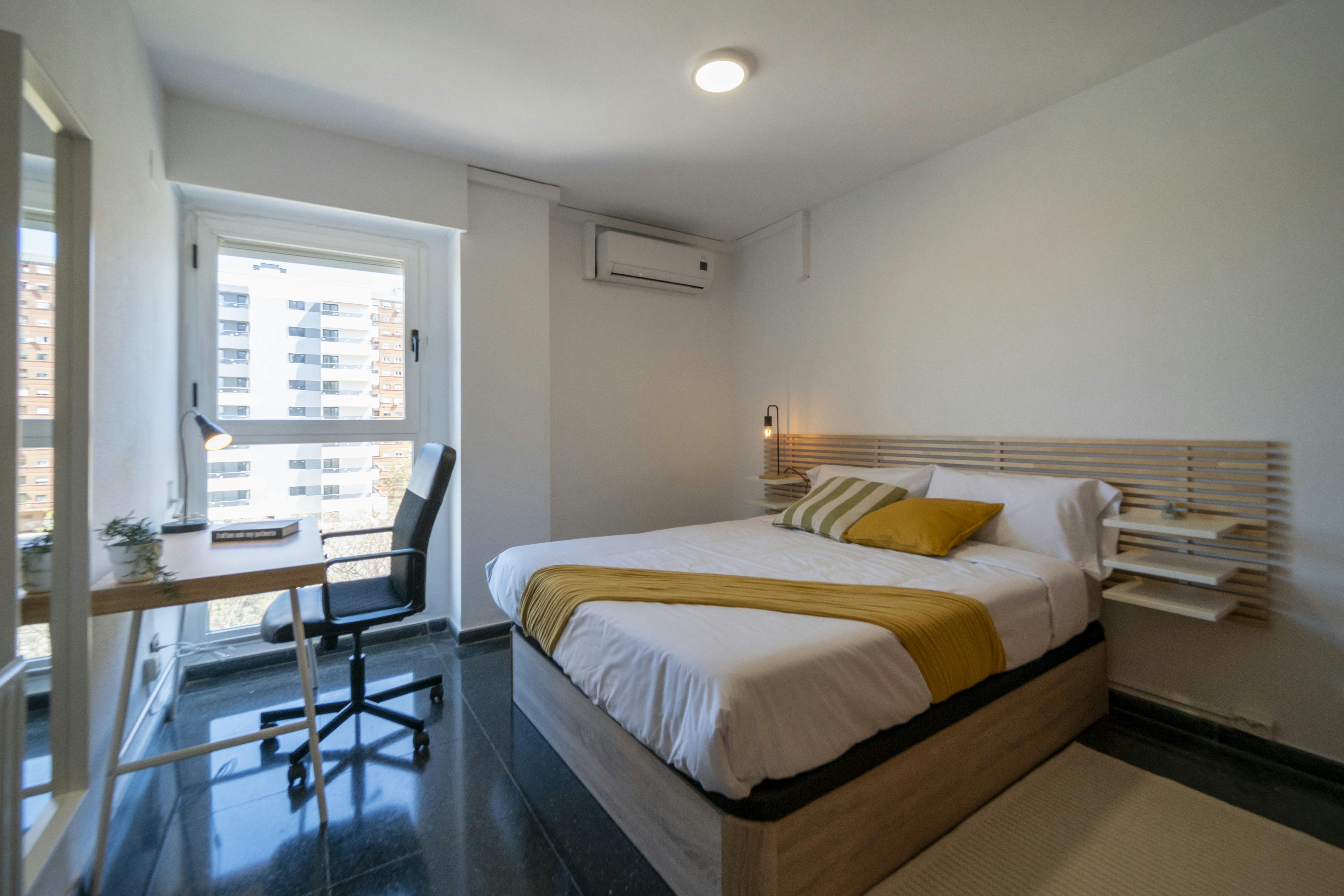 Carrer Serpis, Valencia preview