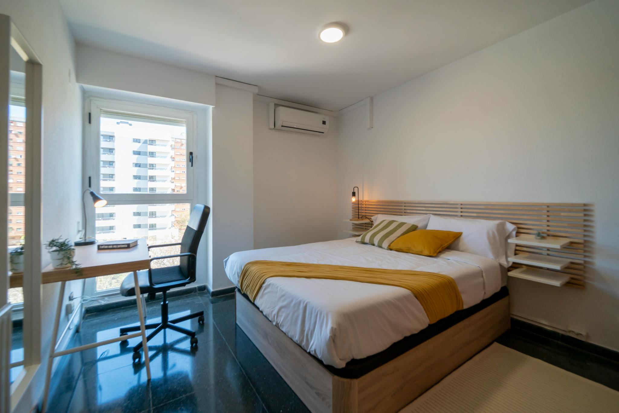 Carrer Serpis, Valencia preview