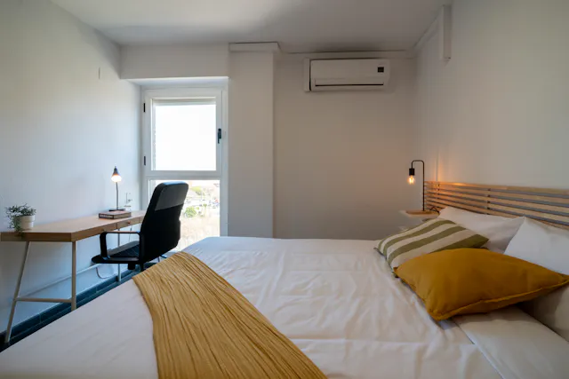 Private room in Carrer Serpis, Valencia (1310059) room image 2