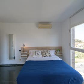 Private room for rent for €570 per month in Valencia, Carrer Serpis
