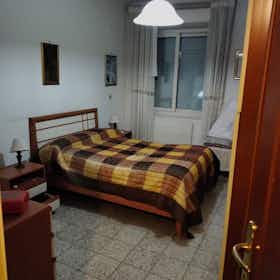 Chambre privée à louer pour 250 €/mois à Rome, Viale Santa Rita da Cascia