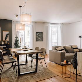 Apartment for rent for €4,077 per month in Lisbon, Rua Angelina Vidal