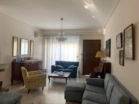 房源 正在以 €970 的月租出租，其位于 Khalándrion, Rodopis