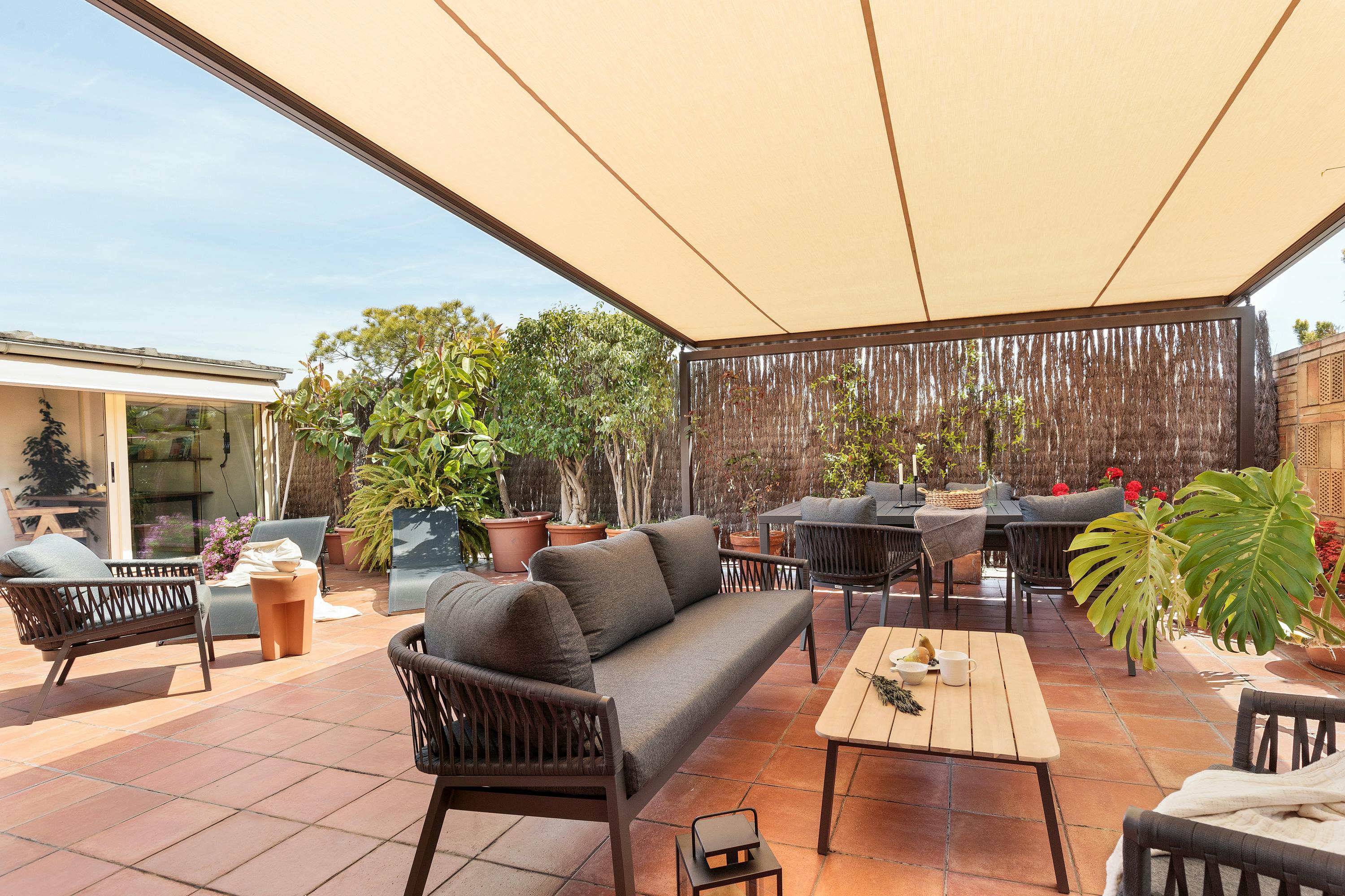 Apartment for rent for €6,477 per month in Barcelona, Carrer de Sant Elies