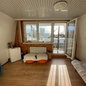 Privé kamer te huur voor € 595 per maand in Zaandam, Clusiusstraat