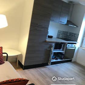Mieszkanie do wynajęcia za 1200 € miesięcznie w mieście Nantes, Rue de la Rosière d'Artois