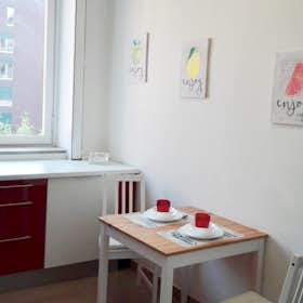 Studio for rent for €1,100 per month in Milan, Via Vettabbia