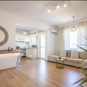 Apartment for rent for €1,500 per month in Spata Loutsas, Feraiou Riga