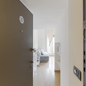 Studio for rent for €1,600 per month in Milan, Corso Magenta