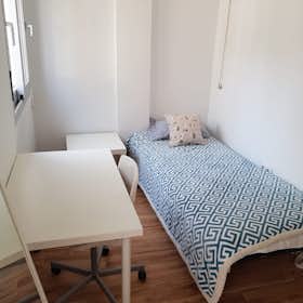 Private room for rent for €300 per month in Sevilla, Calle Maestro Arrieta