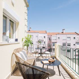 Apartment for rent for €3,957 per month in Lisbon, Rua Acácio de Paiva