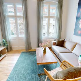 Apartment for rent for €1,980 per month in Berlin, Weisestraße