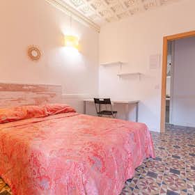 Private room for rent for €825 per month in Barcelona, Carrer de Santa Anna