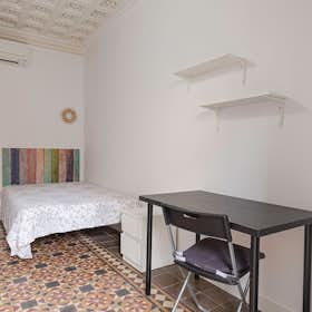 Private room for rent for €750 per month in Barcelona, Carrer de Santa Anna