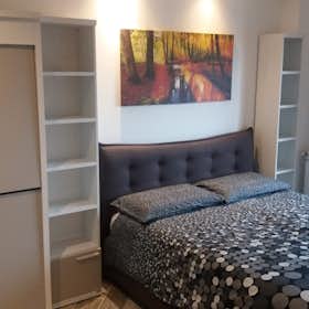 Appartamento for rent for 980 € per month in Rome, Via Monasterace