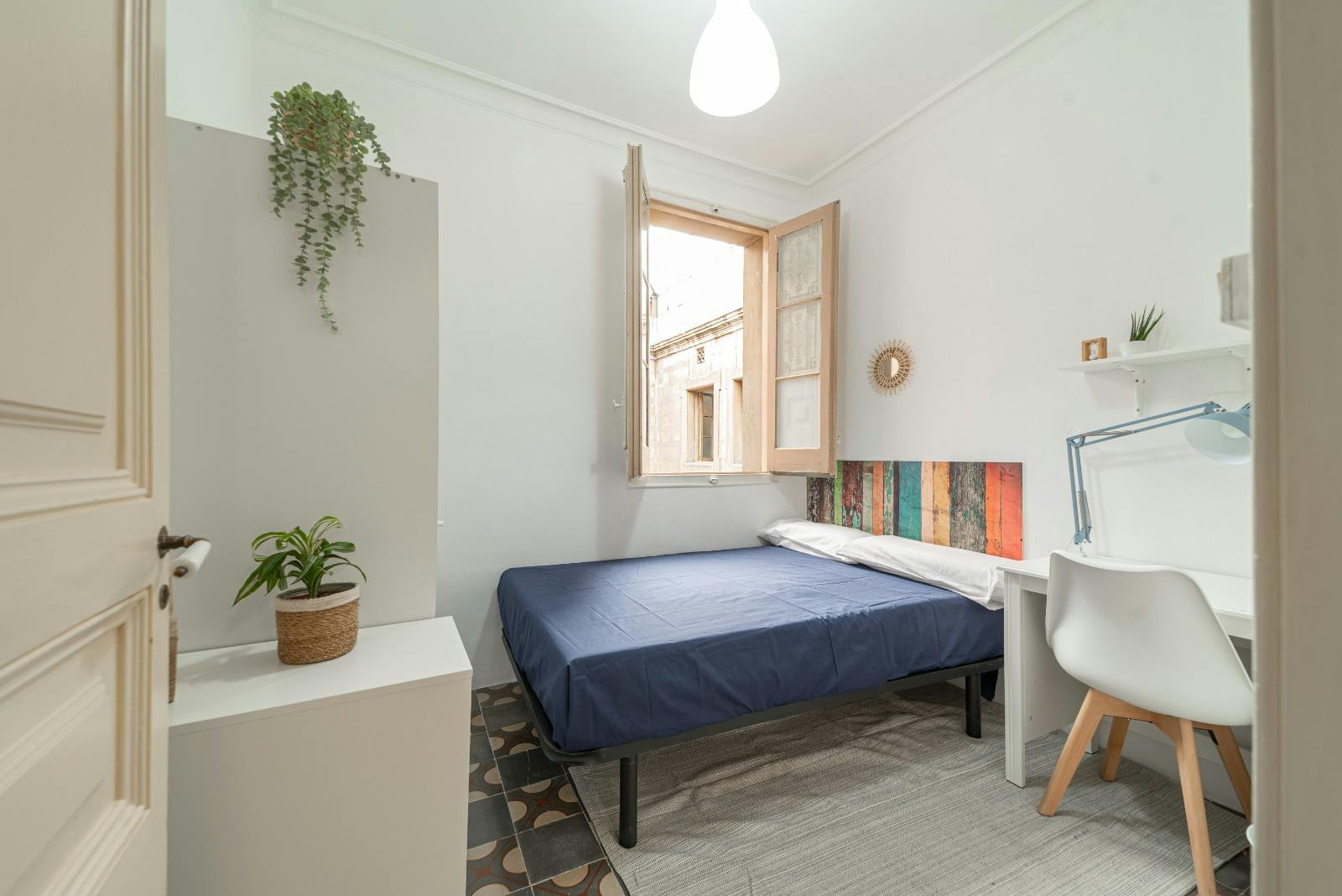 Private room for rent for €824 per month in Barcelona, Carrer de Santa Anna